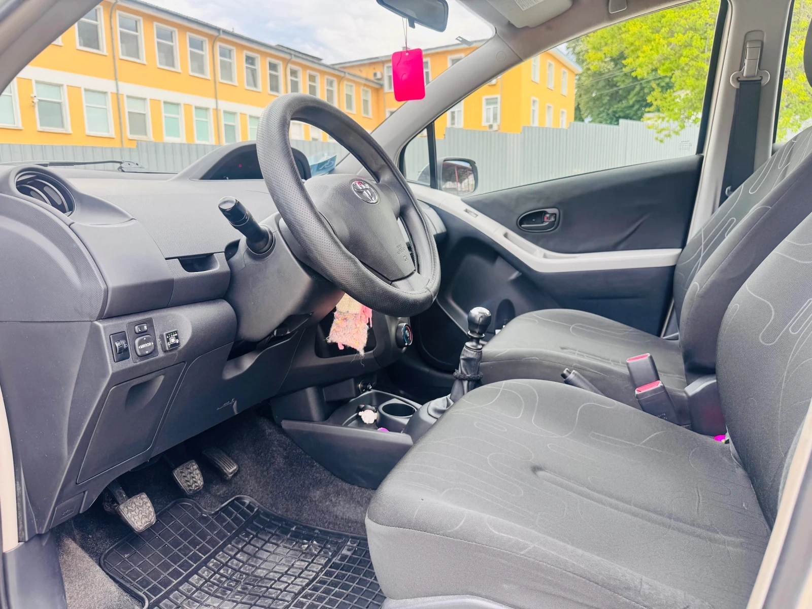 Toyota Yaris 1.3i* PERFEKTNA* FACE* GAZ, снимка 11 - Автомобили и джипове - 55212626