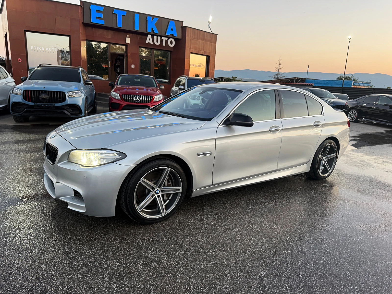 BMW 535 M PAKET-4x4-HEAD UP-KAMERA-ПОДГРЯВАНЕ-FULL, снимка 3 - Автомобили и джипове - 55470742