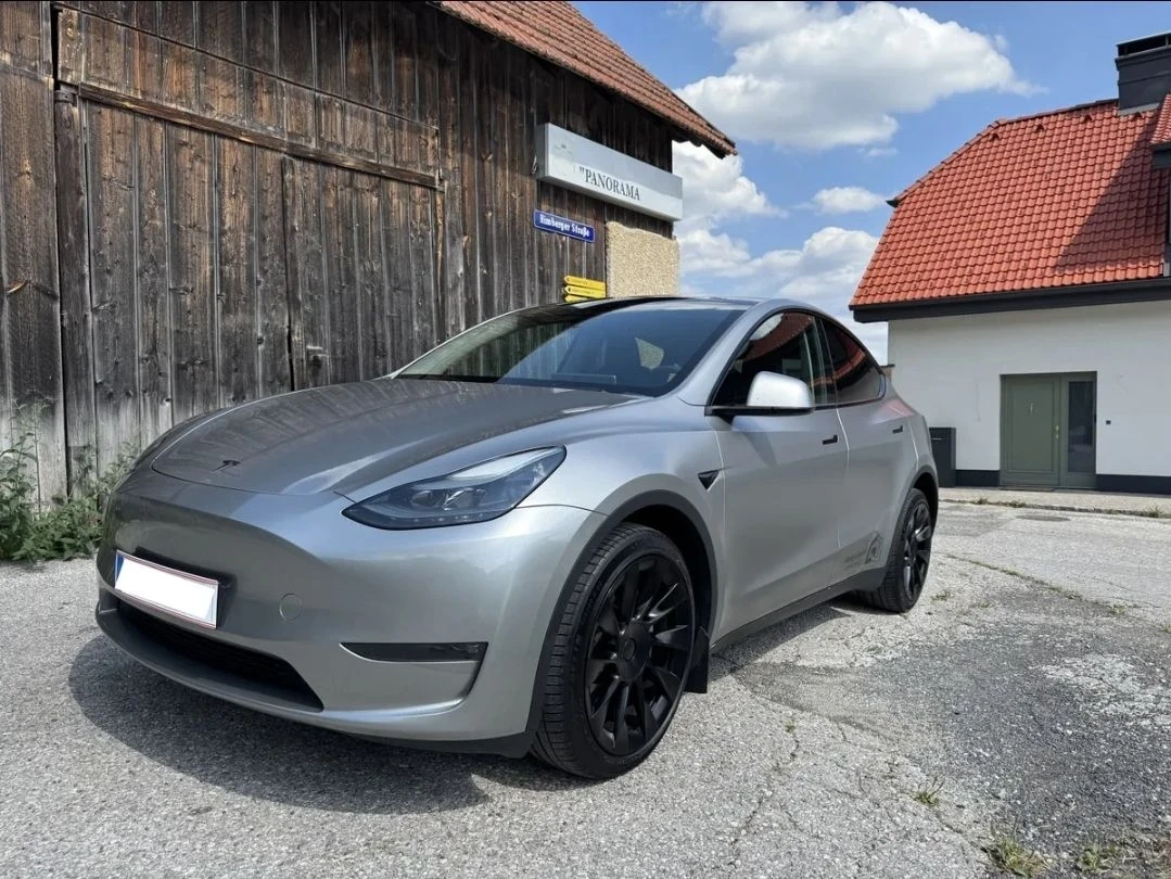 Tesla Model Y LR AWD теглич Berlin
