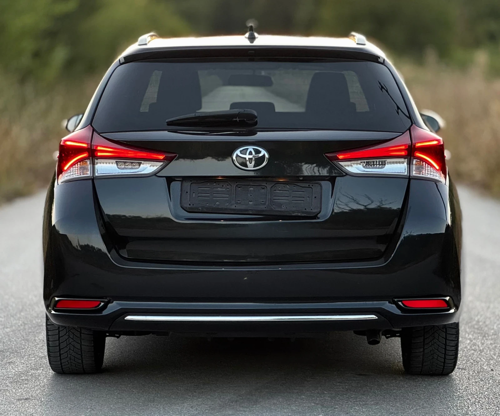 Toyota Auris 1.4 D-4D / 90 к.с. / 2016 г., снимка 5 - Автомобили и джипове - 55723695