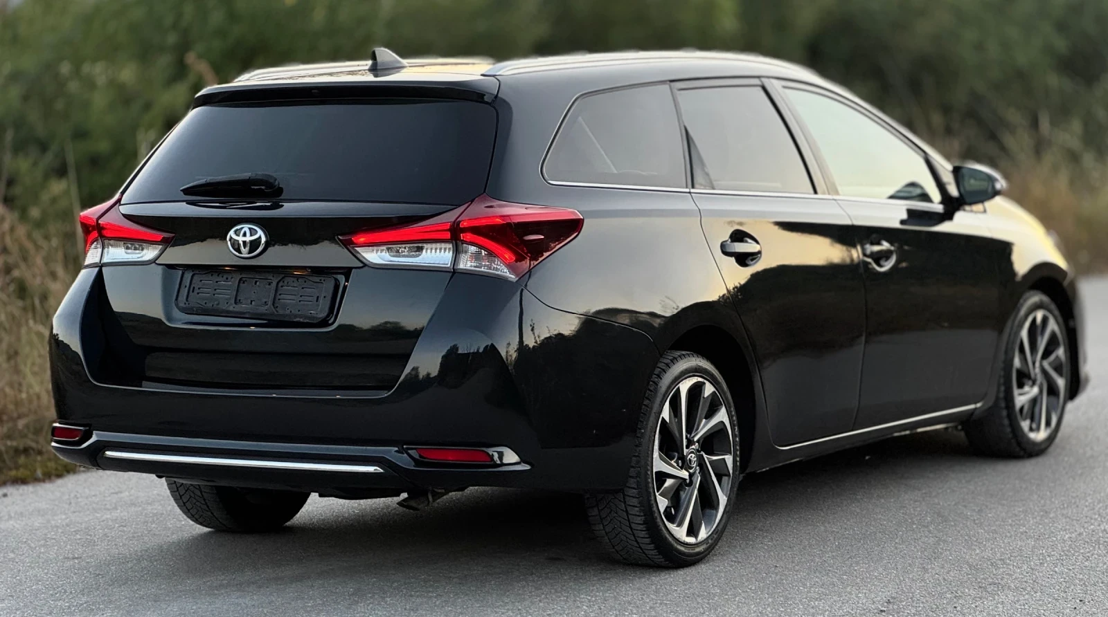 Toyota Auris 1.4 D-4D / 90 к.с. / 2016 г., снимка 6 - Автомобили и джипове - 55723695