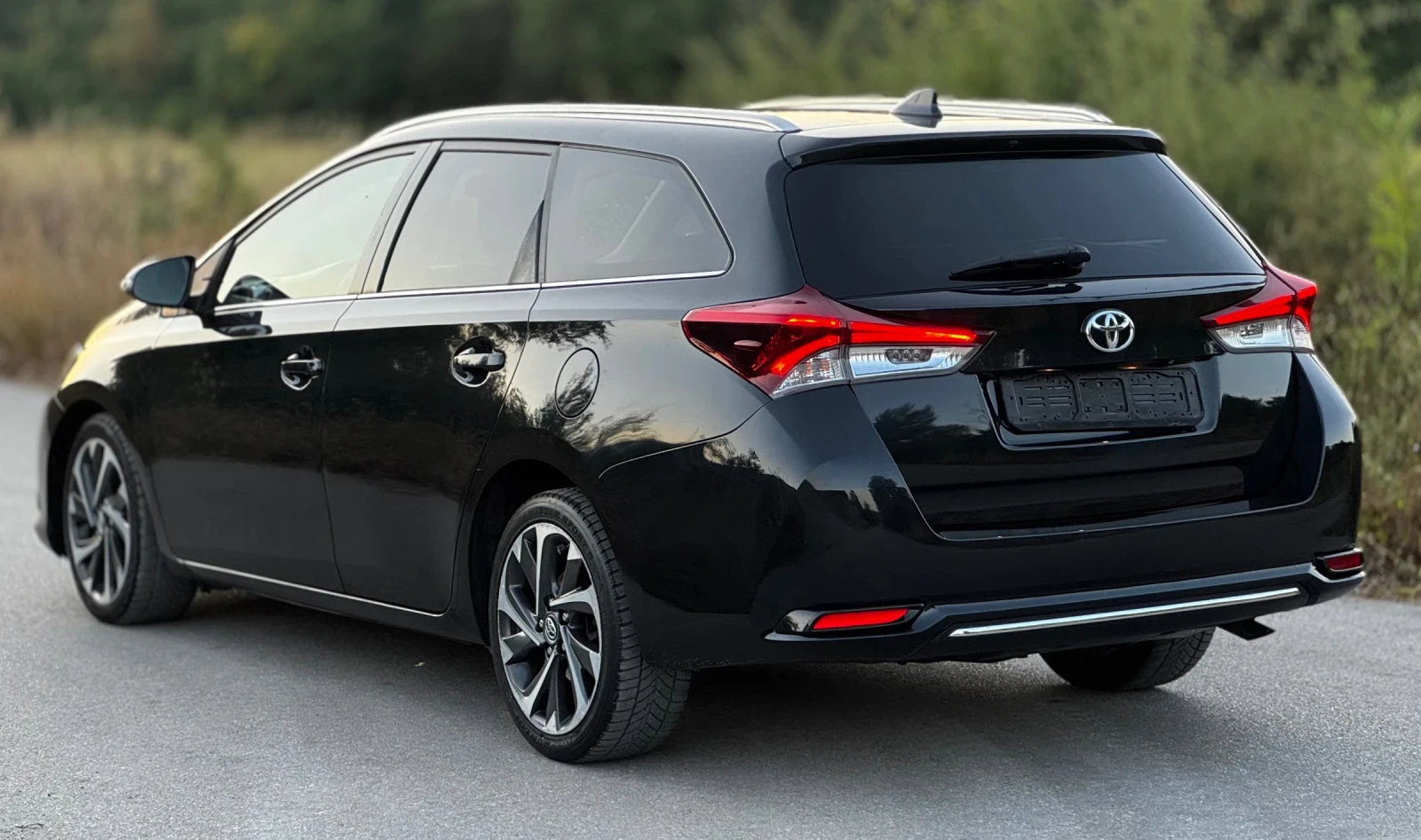 Toyota Auris 1.4 D-4D / 90 к.с. / 2016 г., снимка 4 - Автомобили и джипове - 55723695