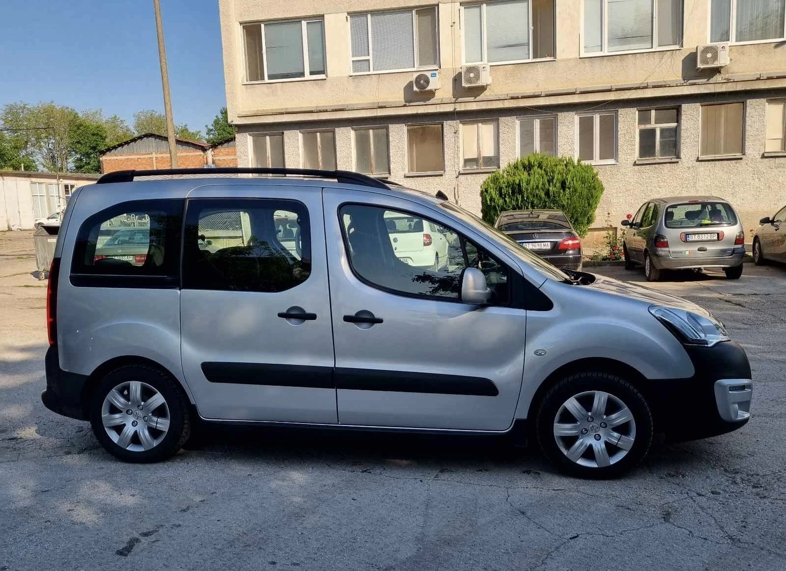 Peugeot Partner, снимка 2 - Автомобили и джипове - 56103609