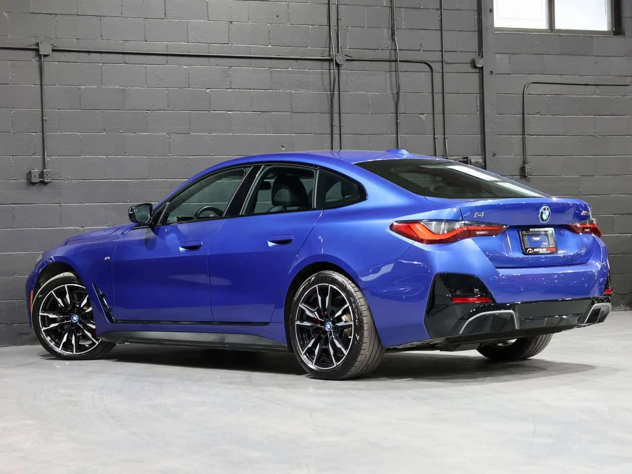 BMW i4 M50 M50| HARMAN| HUD| DRIVER ASSIST|  CARFAX, снимка 4 - Автомобили и джипове - 56166299