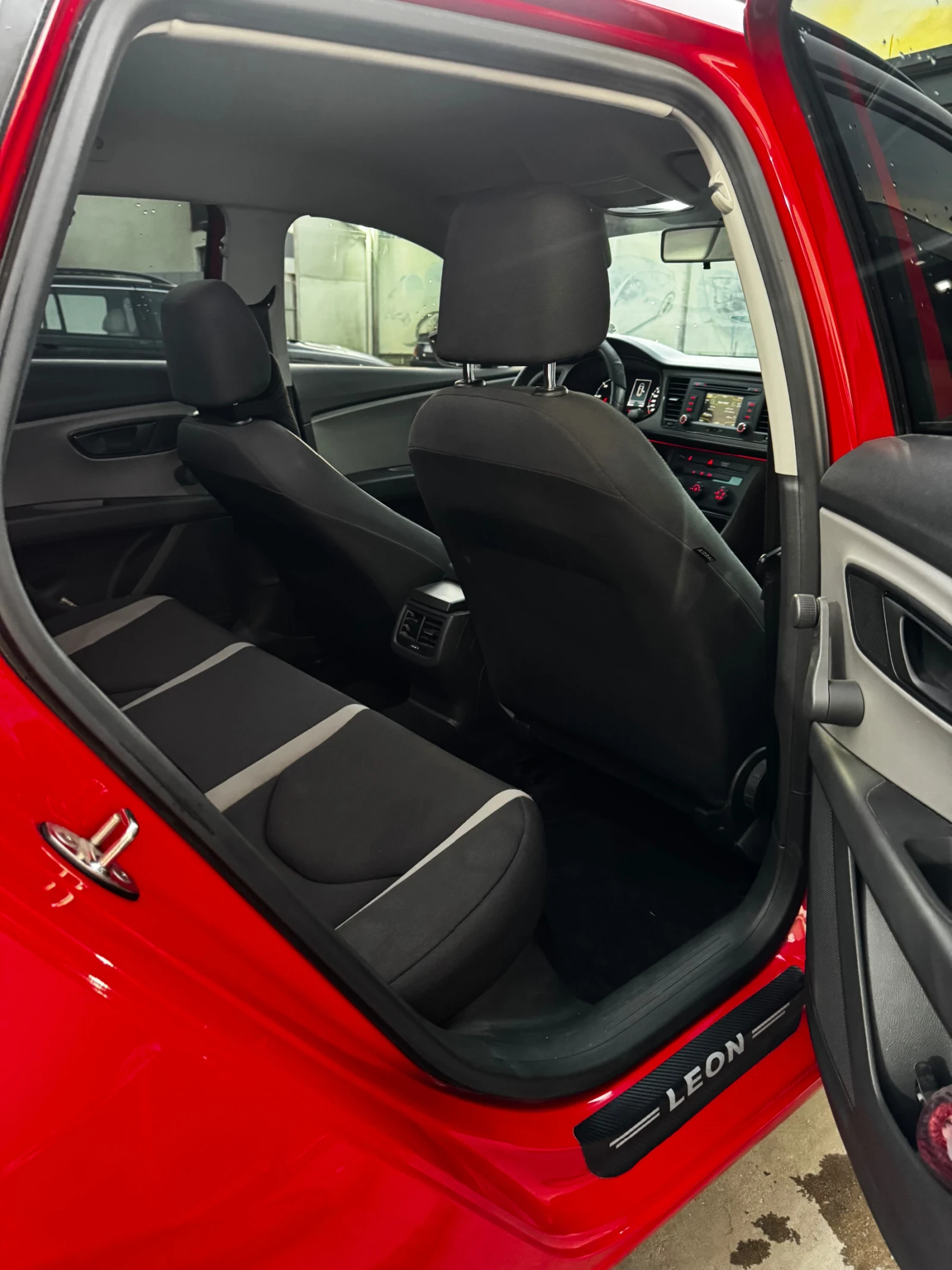 Seat Leon, снимка 11 - Автомобили и джипове - 56317429