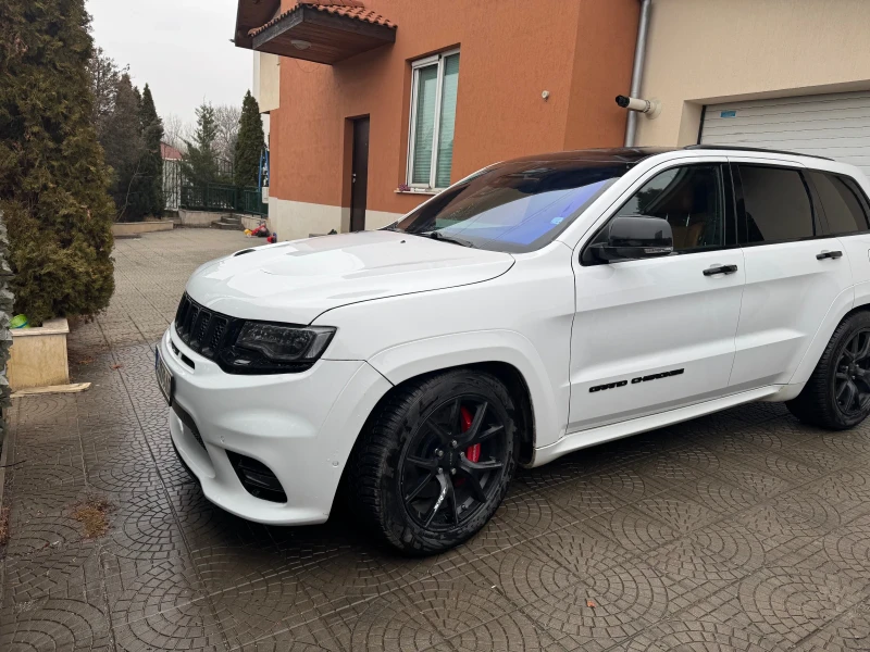 Jeep Grand cherokee SRT Газ Бенин , снимка 10 - Автомобили и джипове - 49130729