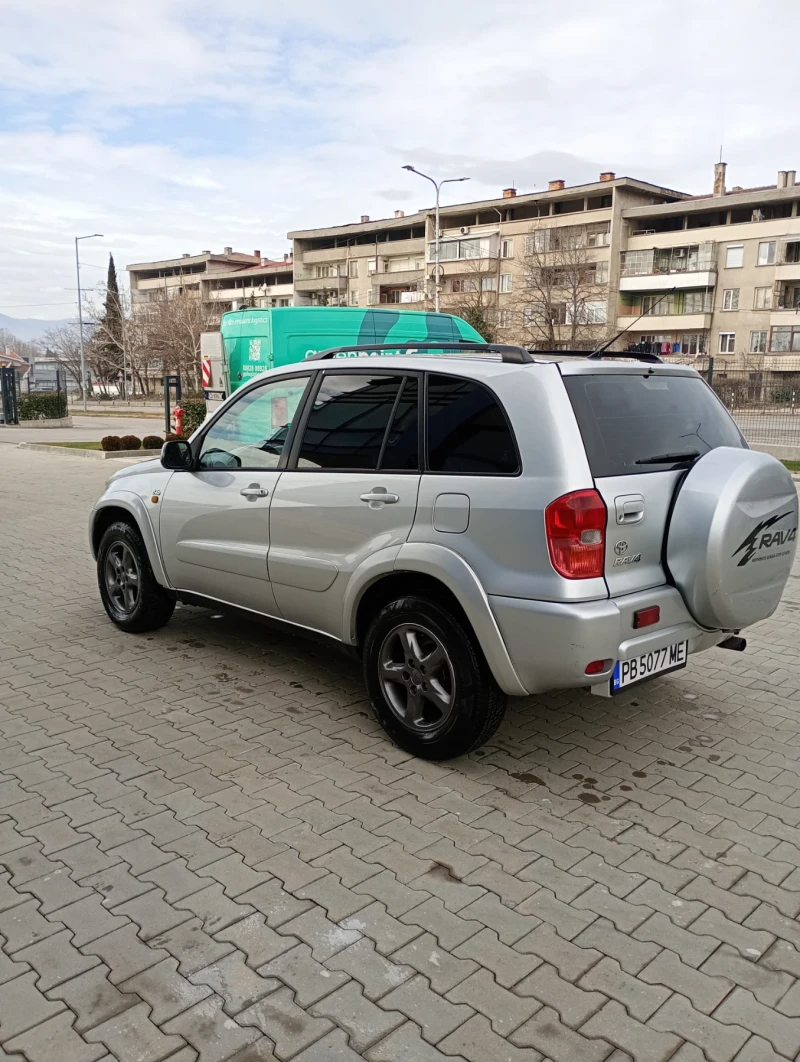 Toyota Rav4 2.0 D-4d 116hp Клима Подгрев Уникална, снимка 4 - Автомобили и джипове - 48814524