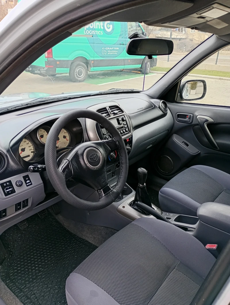 Toyota Rav4 2.0 D-4d 116hp Клима Подгрев Уникална, снимка 8 - Автомобили и джипове - 48814524