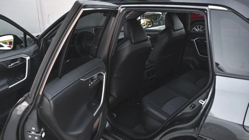 Toyota Rav4 2.5 Hybrid Style Automatic, снимка 9 - Автомобили и джипове - 50908407