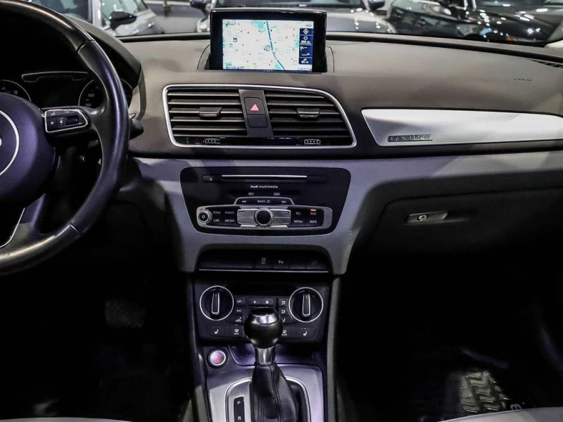 Audi Q3 * quattro Premium Plus * CARFAX * ЦЕНА ДО БГ, снимка 11 - Автомобили и джипове - 53293009