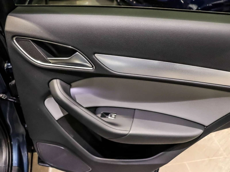 Audi Q3 * quattro Premium Plus * CARFAX * ЦЕНА ДО БГ, снимка 14 - Автомобили и джипове - 53293009