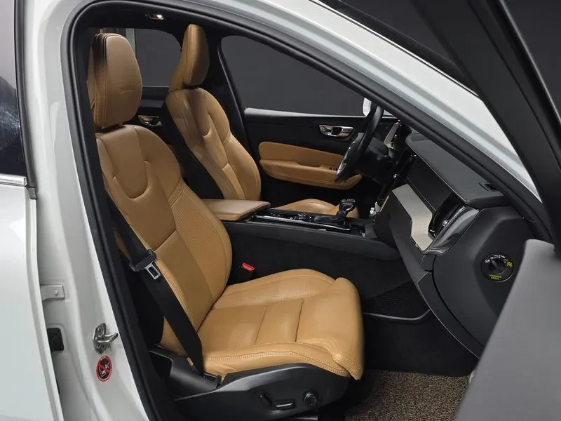 Volvo XC60 D5 - САМО 30% АВАНС, снимка 10 - Автомобили и джипове - 55927652