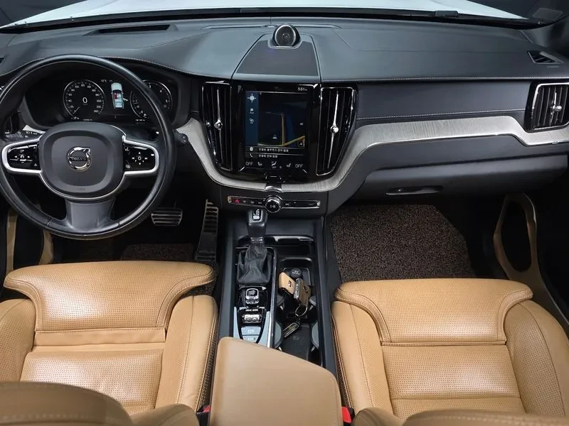 Volvo XC60 D5 - САМО 30% АВАНС, снимка 7 - Автомобили и джипове - 55927652