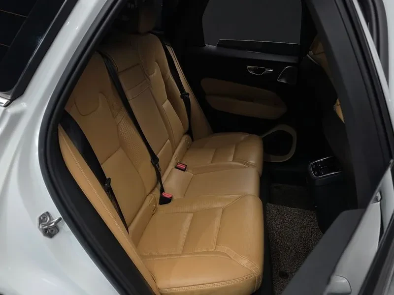 Volvo XC60 D5 - САМО 30% АВАНС, снимка 12 - Автомобили и джипове - 55927652