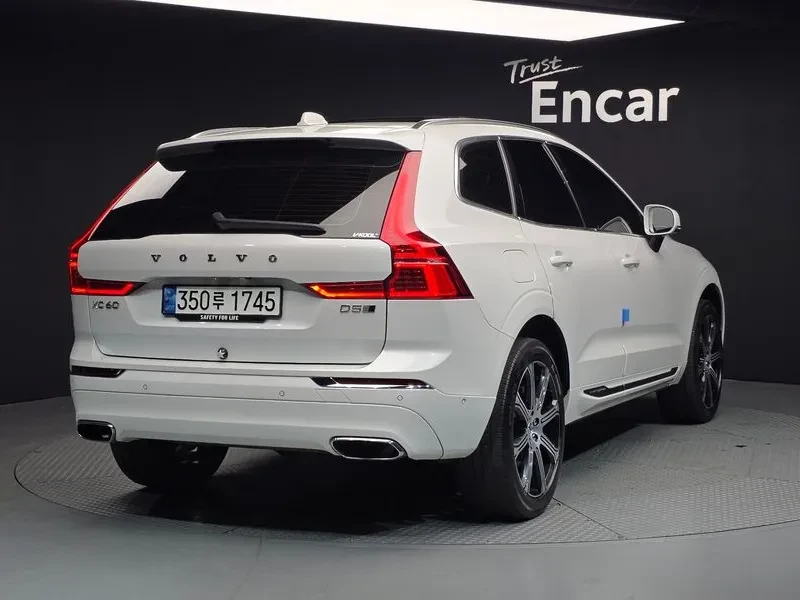 Volvo XC60 D5 - САМО 30% АВАНС, снимка 2 - Автомобили и джипове - 55927652