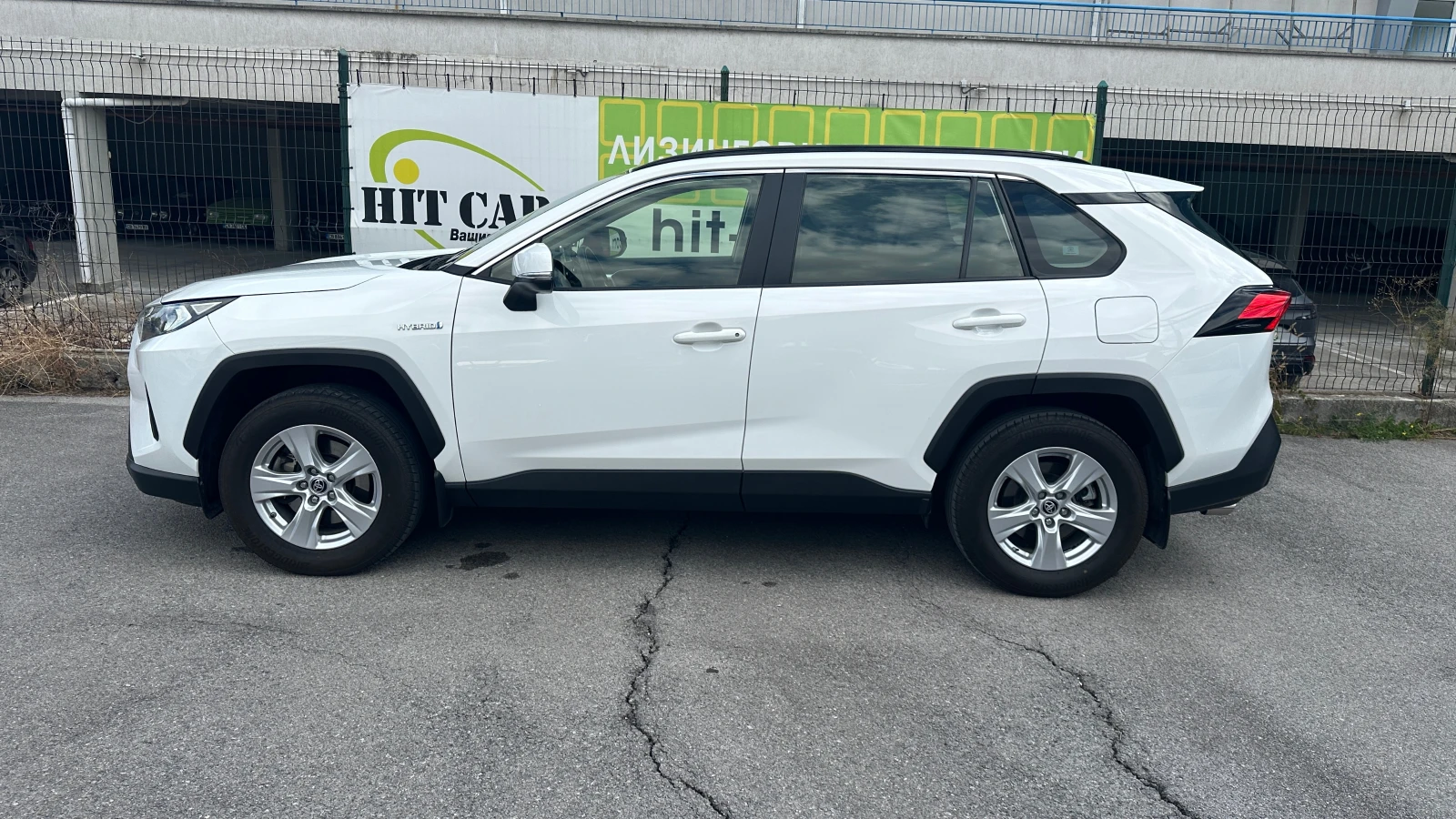 Toyota Rav4 2.5 Hybrid, от БГ, в Гаранция, с ДДС - изображение 4