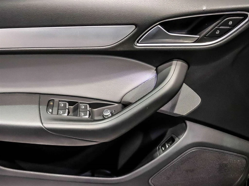 Audi Q3 * quattro Premium Plus * CARFAX * ЦЕНА ДО БГ - изображение 6