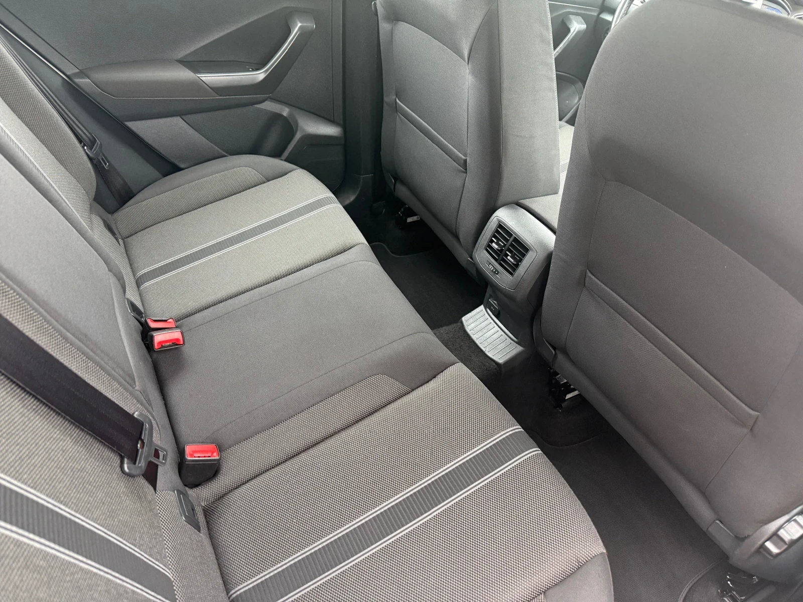 VW T-Roc, снимка 12 - Автомобили и джипове - 54629690