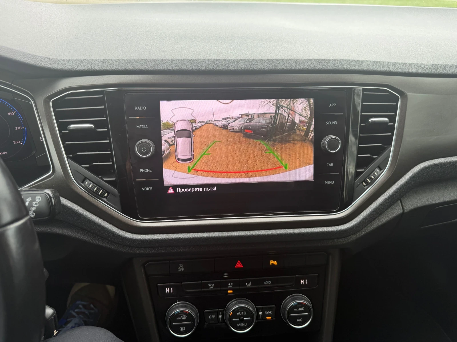 VW T-Roc, снимка 13 - Автомобили и джипове - 54629690