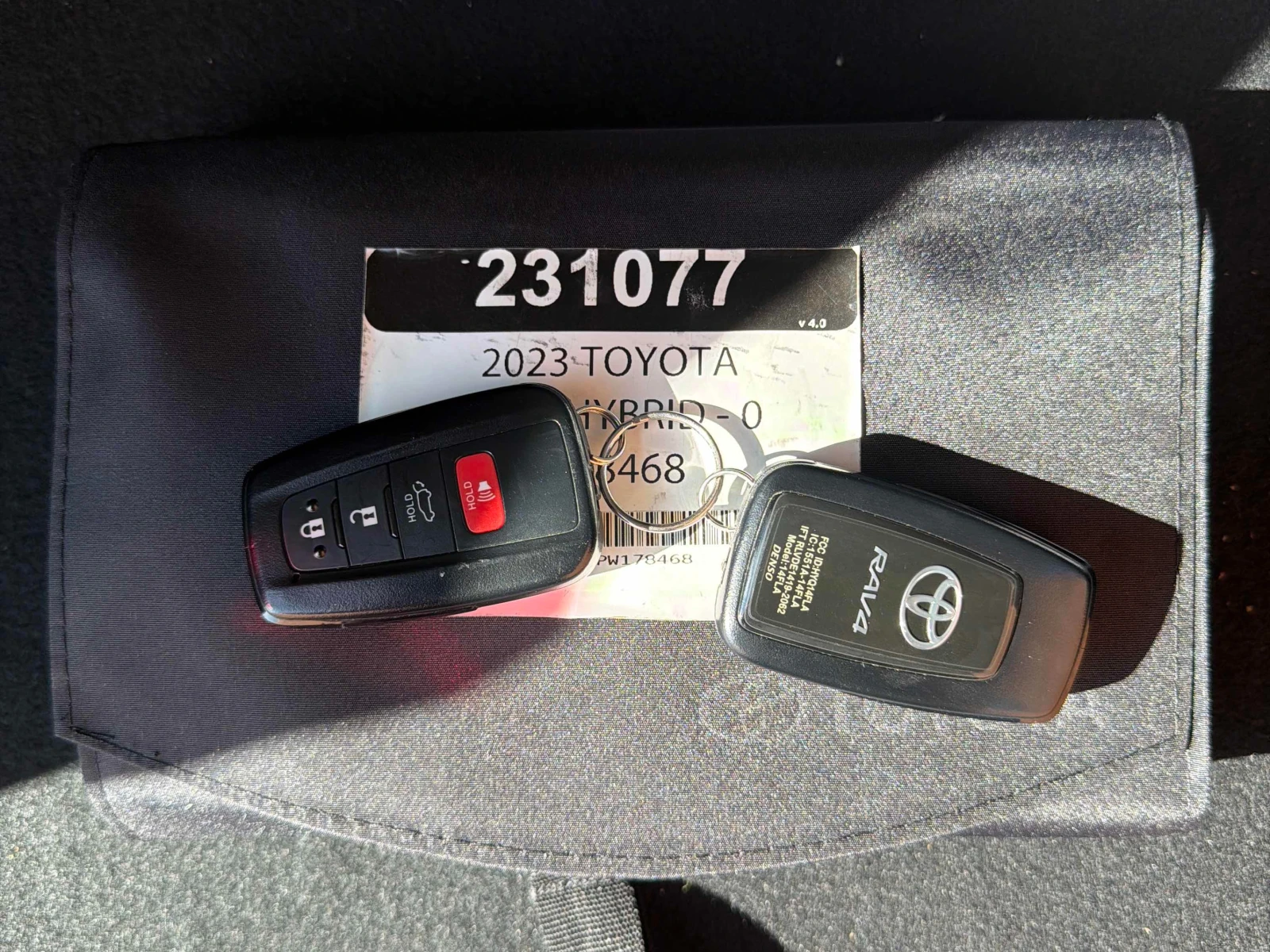 Toyota Rav4 * Hybrid Limited AWD * CARFAX * ЦЕНА ДО БГ, снимка 12 - Автомобили и джипове - 56061590
