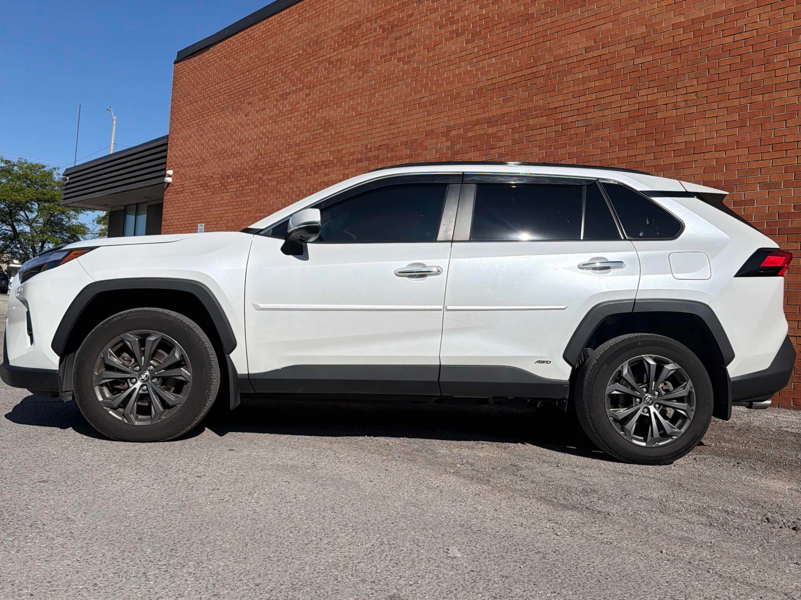 Toyota Rav4 * Hybrid Limited AWD * CARFAX * ЦЕНА ДО БГ, снимка 3 - Автомобили и джипове - 56061590