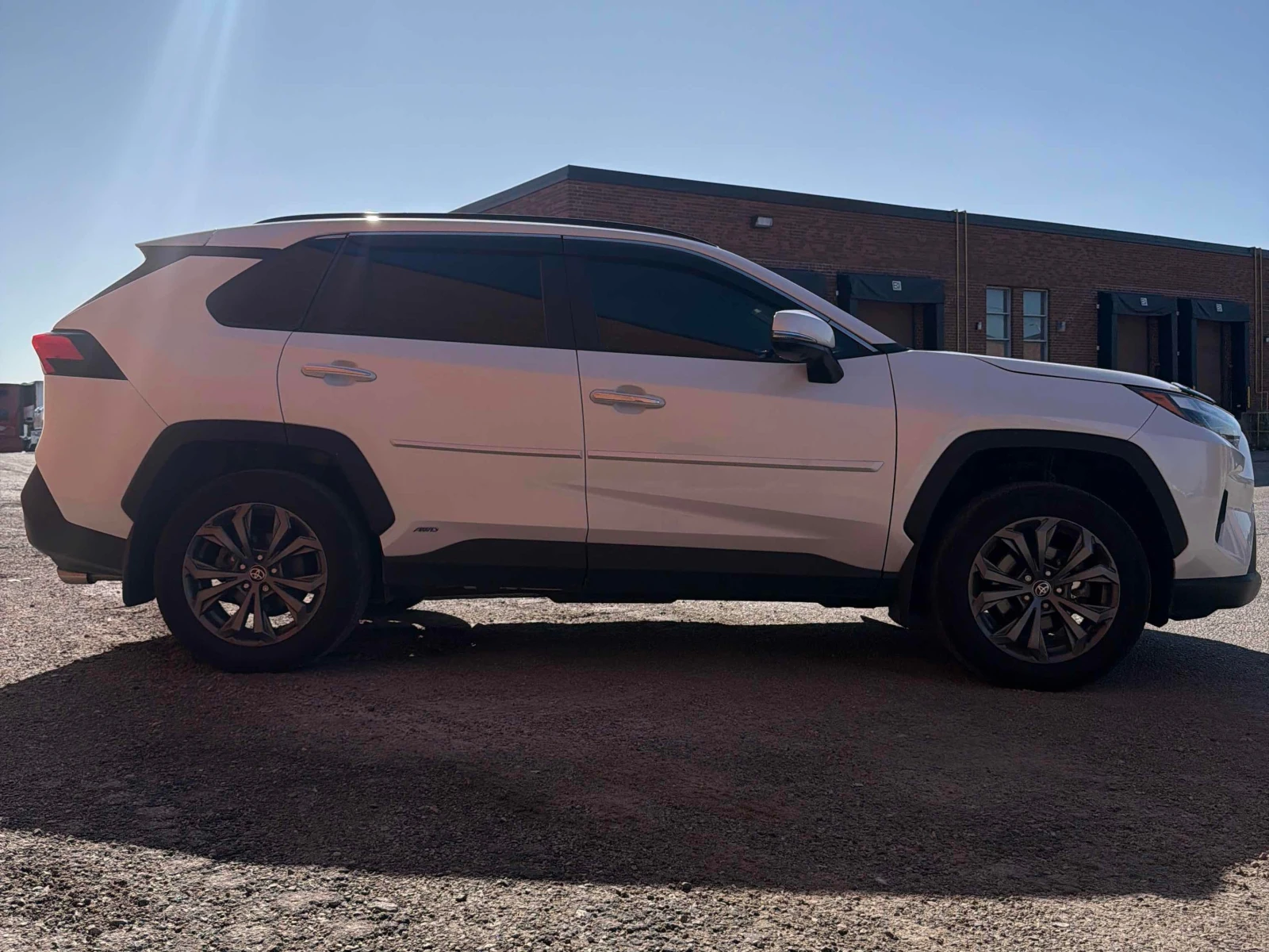 Toyota Rav4 * Hybrid Limited AWD * CARFAX * ЦЕНА ДО БГ, снимка 4 - Автомобили и джипове - 56061590