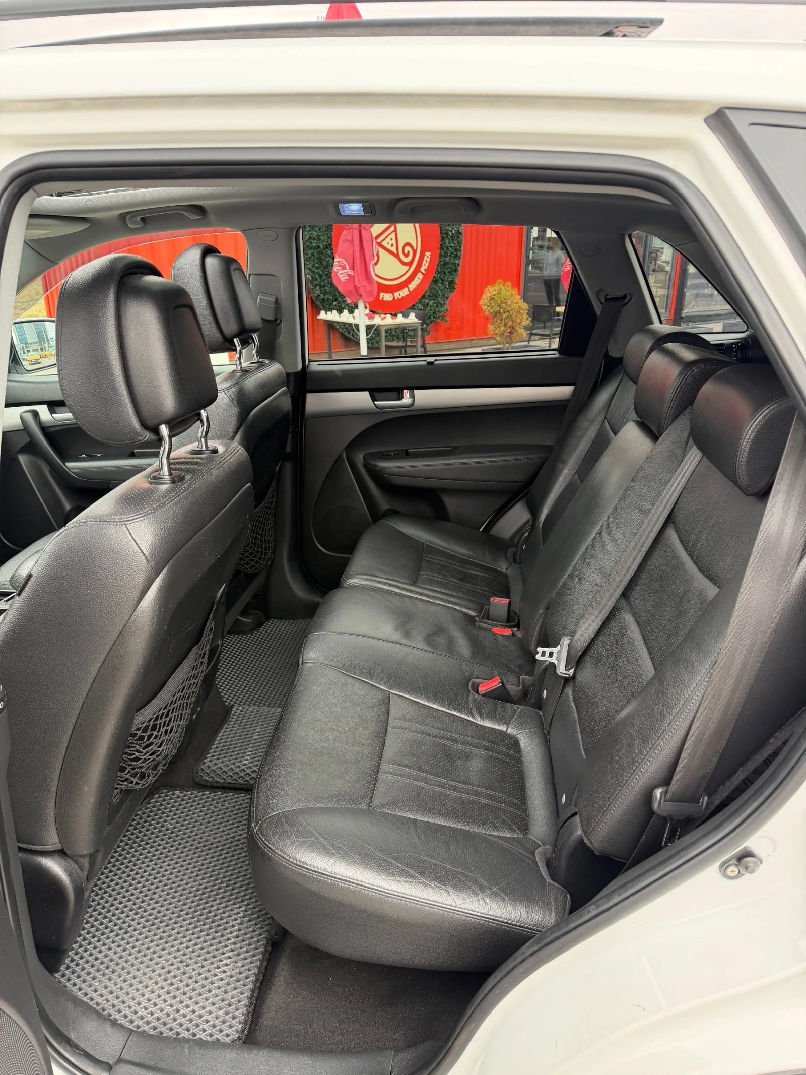 Kia Sorento 2.2 CRDi AWD, снимка 13 - Автомобили и джипове - 56561593