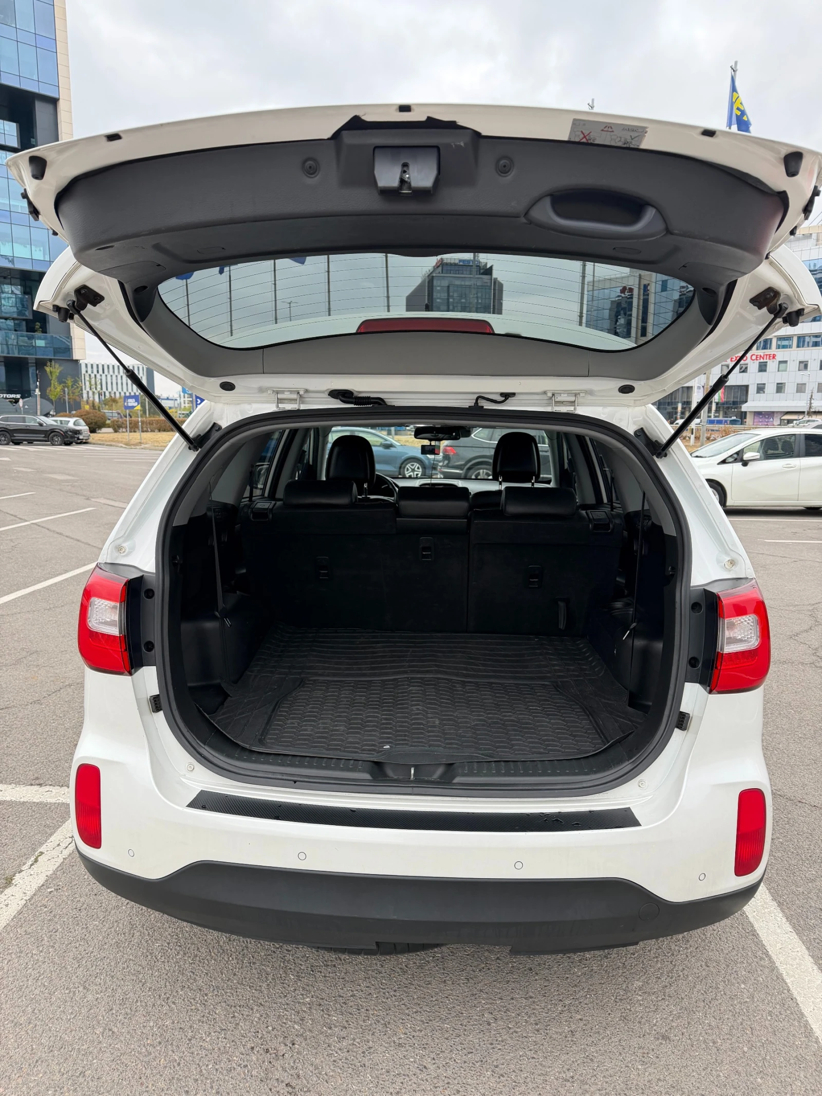 Kia Sorento 2.2 CRDi AWD, снимка 15 - Автомобили и джипове - 56561593
