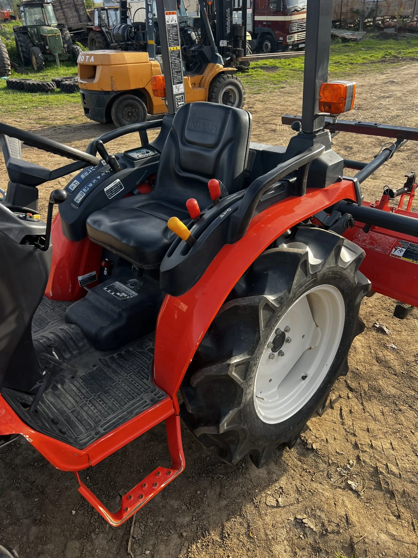 Трактор Kubota, снимка 8 - Селскостопанска техника - 54259847