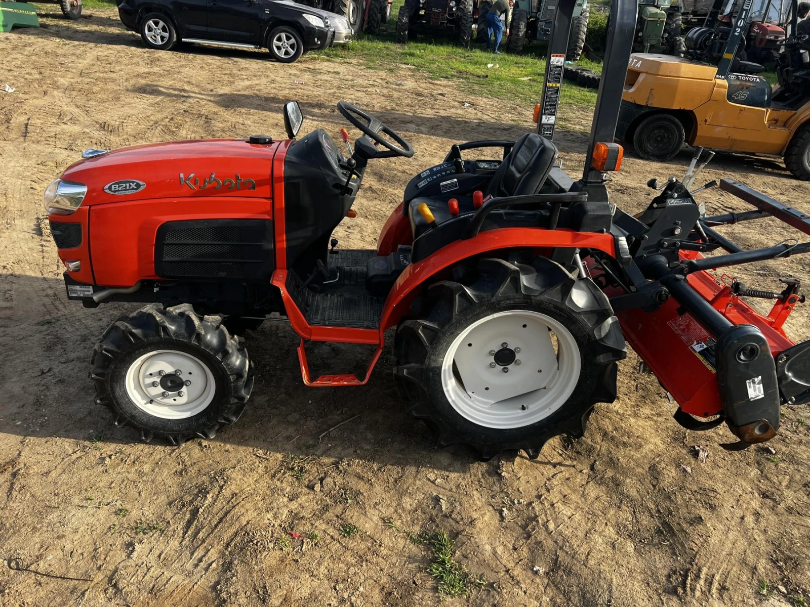 Трактор Kubota, снимка 2 - Селскостопанска техника - 54259847