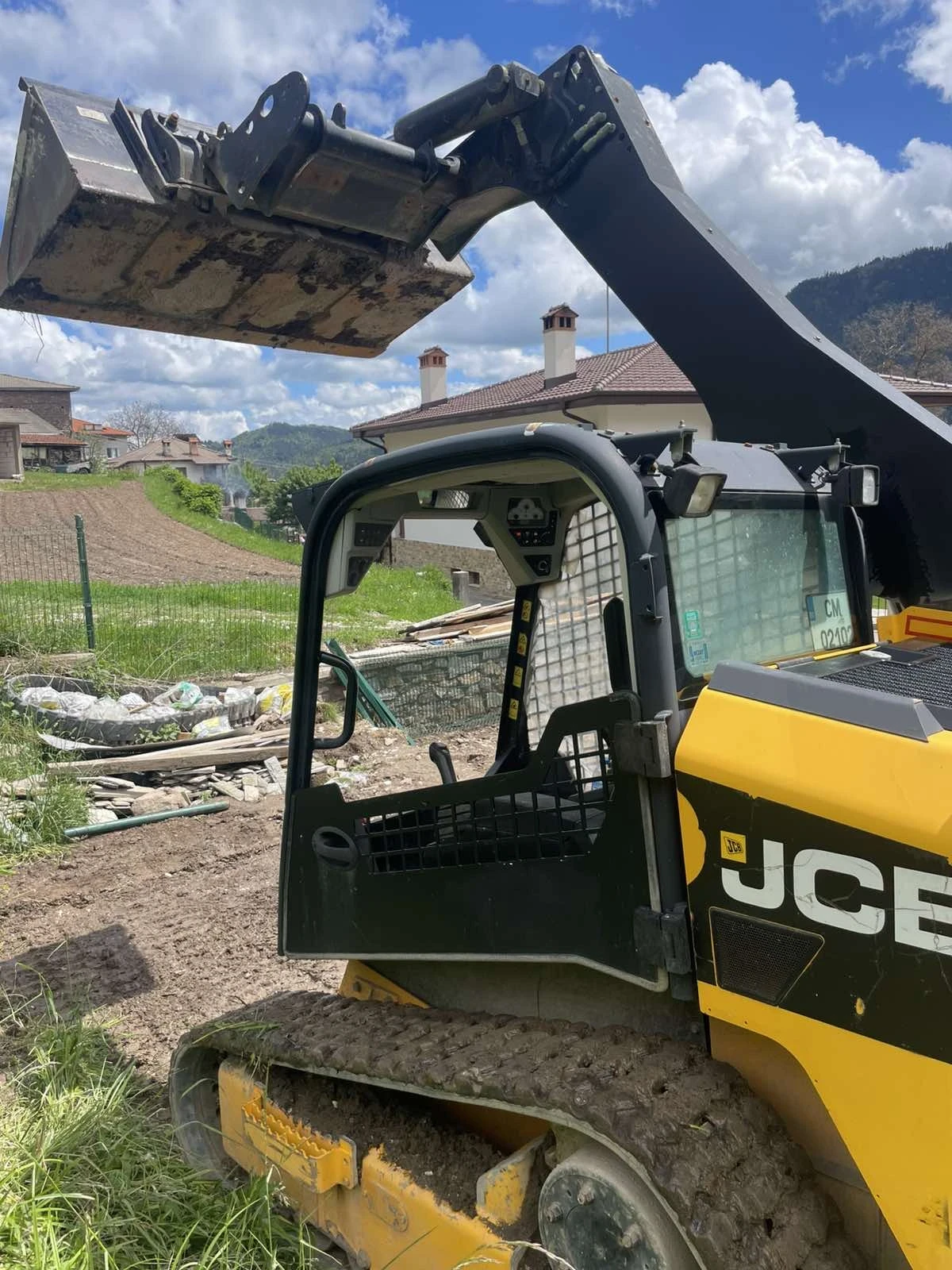 Мини челни товарачи JCB T260