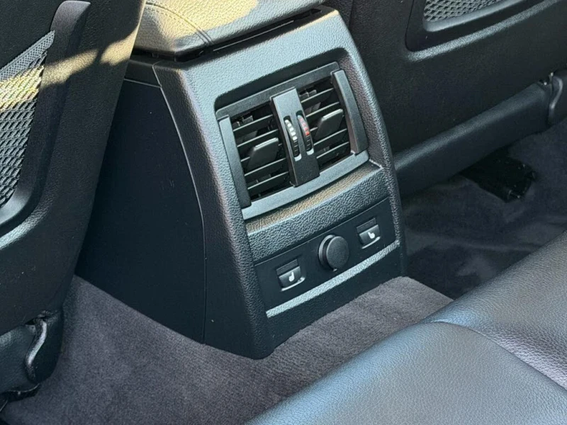 BMW 335 * АВТО КРЕДИТ* ЦЕНА ДО БГ * СЕРВИЗНА ИСТОРИЯ * , снимка 13 - Автомобили и джипове - 52577475