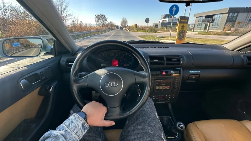 Audi A3 1.8Turbo, снимка 6 - Автомобили и джипове - 52790460