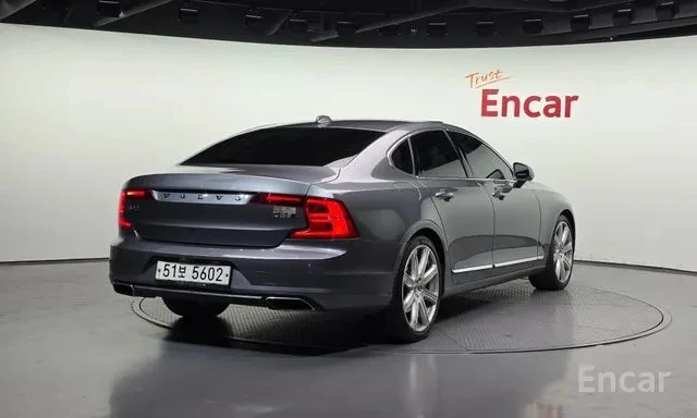 Volvo S90 D5 AWD Inscription | HUD | 360 Камера | Масаж | , снимка 2 - Автомобили и джипове - 54693446