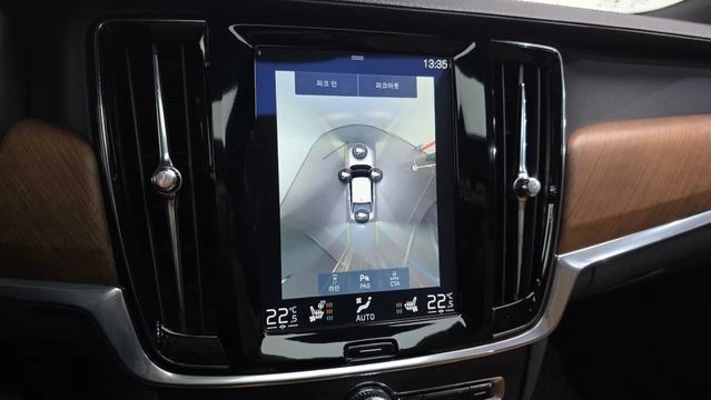 Volvo S90 D5 AWD Inscription | HUD | 360 Камера | Масаж | , снимка 5 - Автомобили и джипове - 54693446