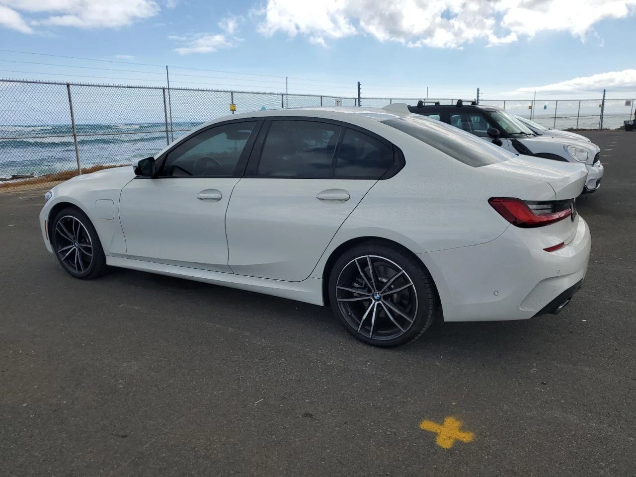 BMW 330 330e Hybrid - изображение 2