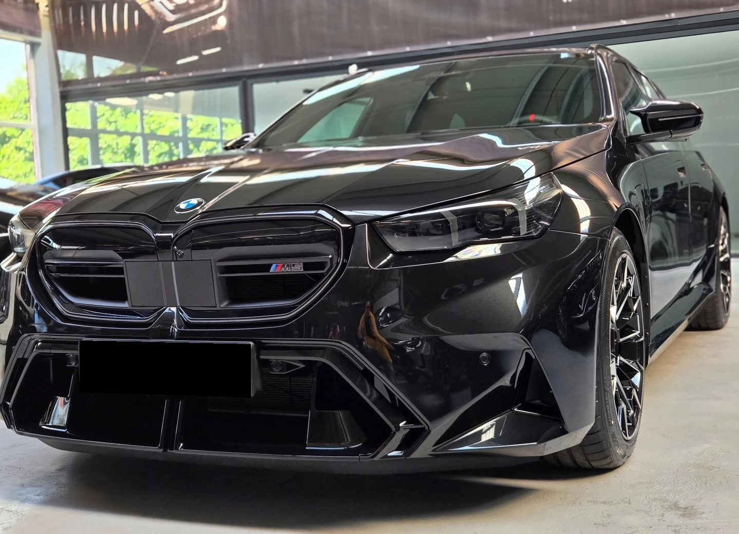 BMW M5 Hybrid xDrive - изображение 2