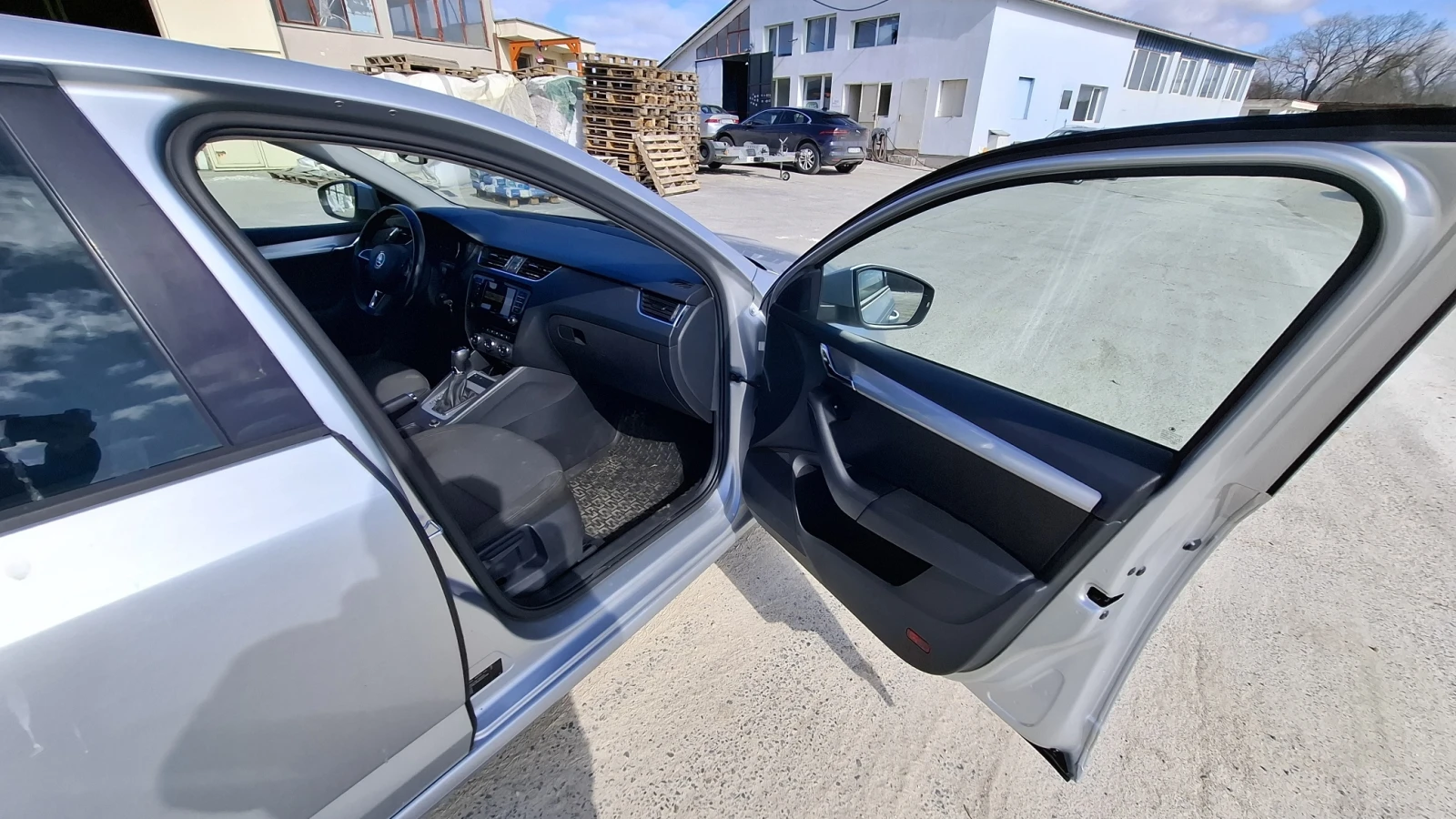 Skoda Octavia 1.6 TDI * 110 КС * N1 * пълна сервизна история, снимка 14 - Автомобили и джипове - 53770241