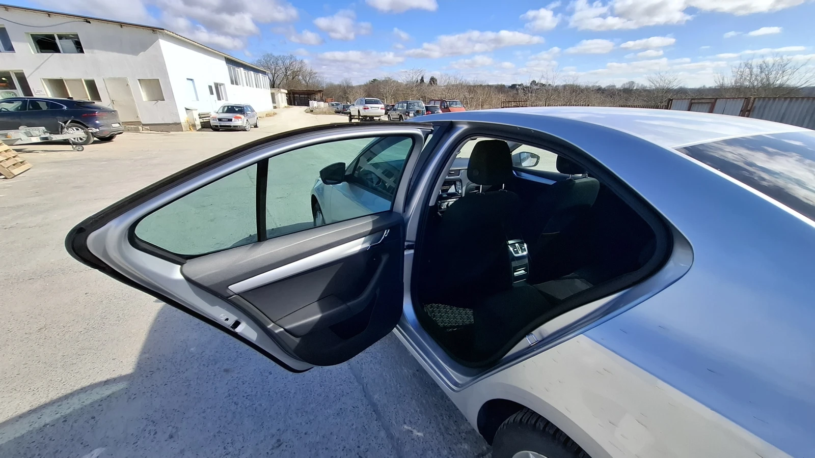 Skoda Octavia 1.6 TDI * 110 КС * N1 * пълна сервизна история, снимка 12 - Автомобили и джипове - 53770241