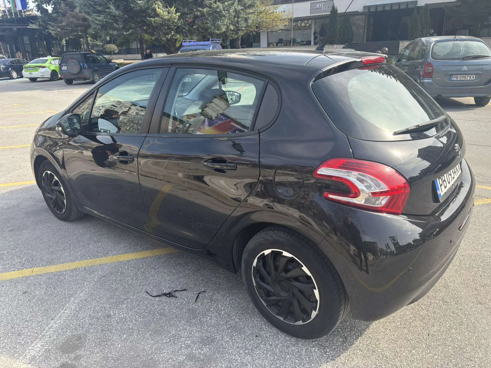 Peugeot 208, снимка 8 - Автомобили и джипове - 53875588