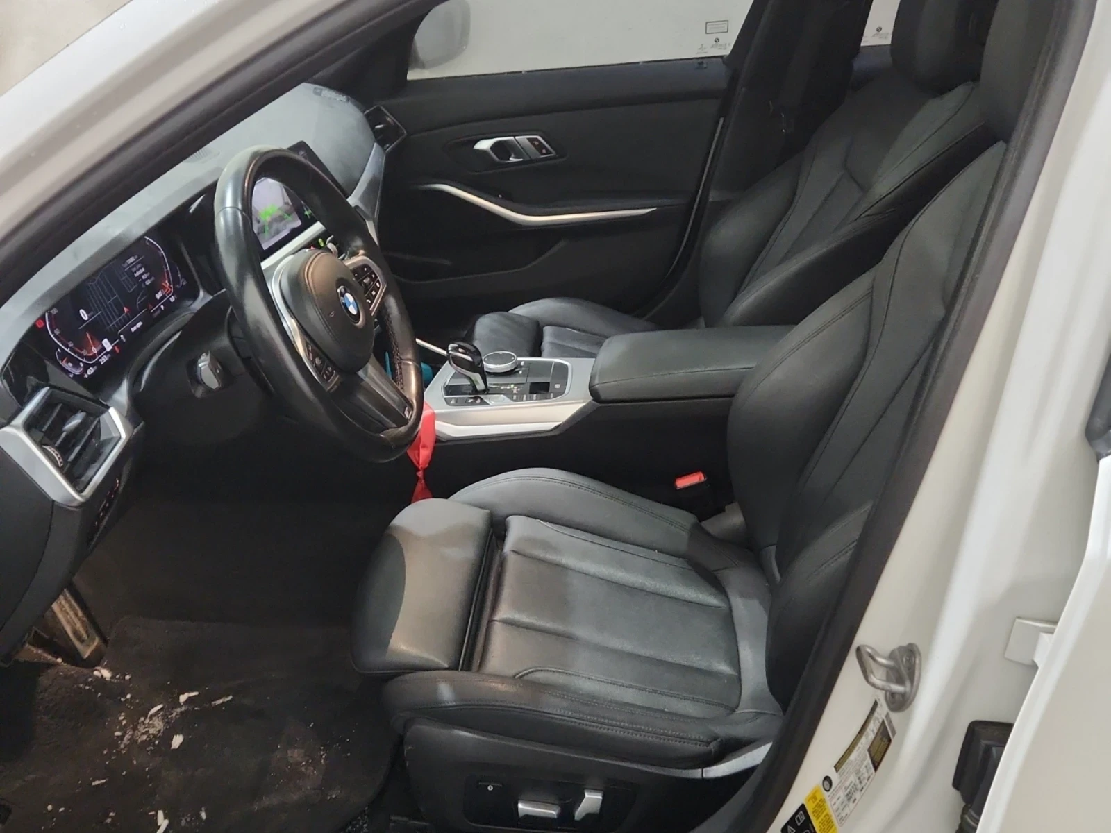 BMW 330 X-Drive* M-Pack* Digital, снимка 6 - Автомобили и джипове - 54139190