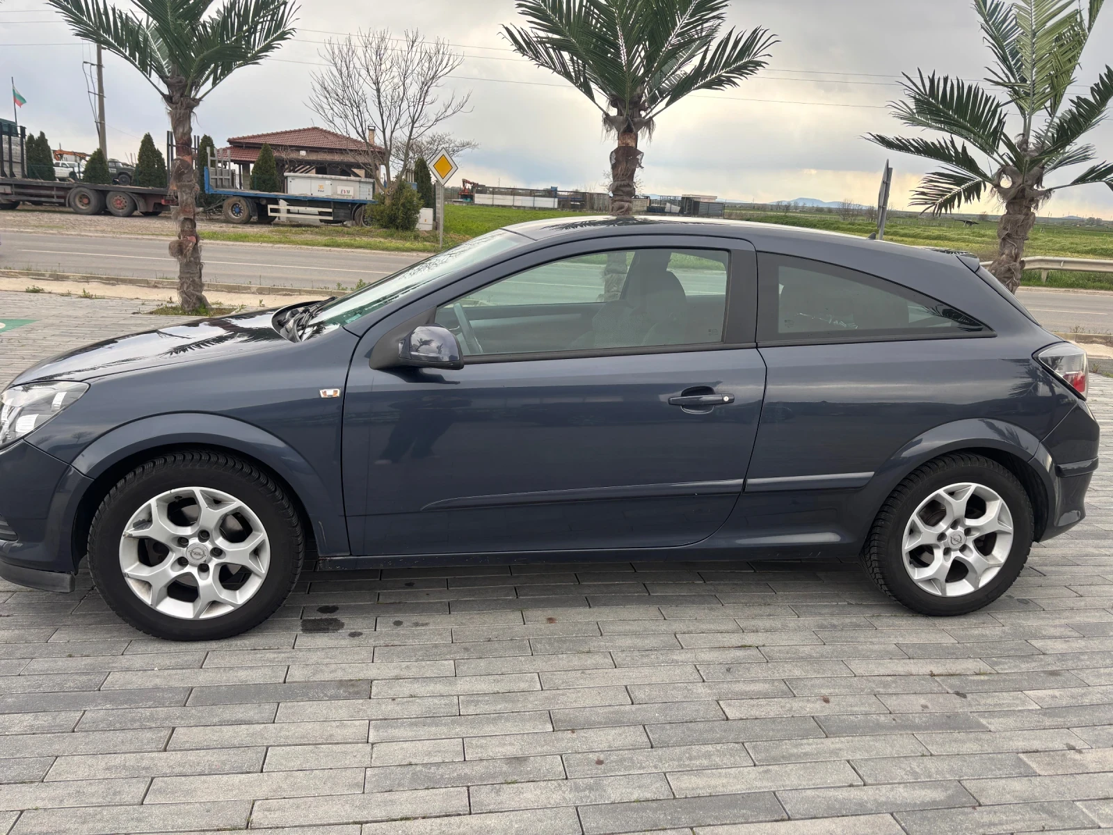 Opel Astra H GTC, снимка 4 - Автомобили и джипове - 54150972