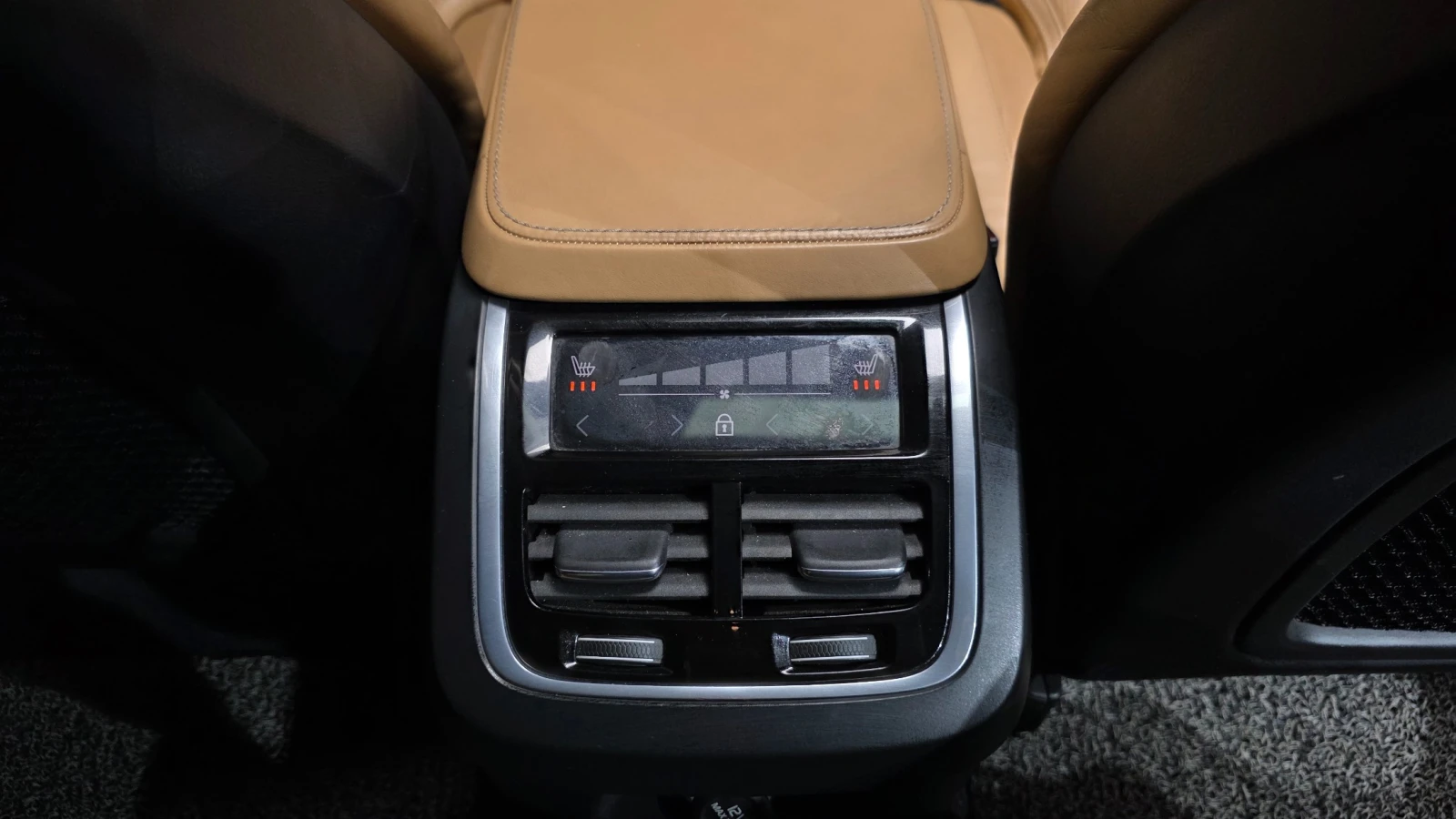 Volvo S90 D5 AWD Inscription | HUD | 360 Камера | Масаж | , снимка 14 - Автомобили и джипове - 54693446