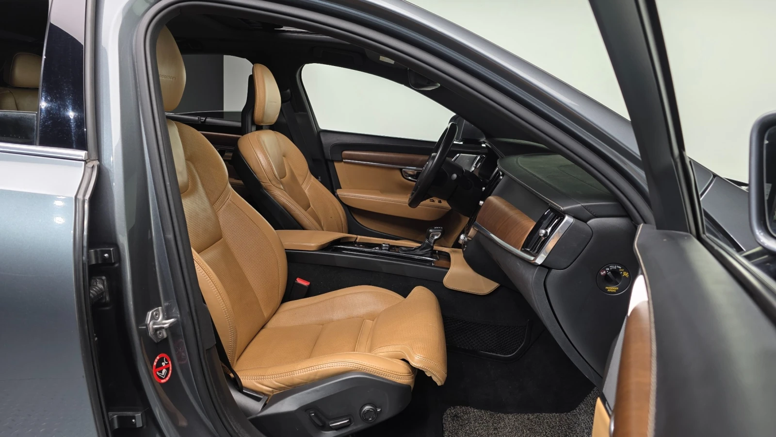 Volvo S90 D5 AWD Inscription | HUD | 360 Камера | Масаж | , снимка 10 - Автомобили и джипове - 54693446
