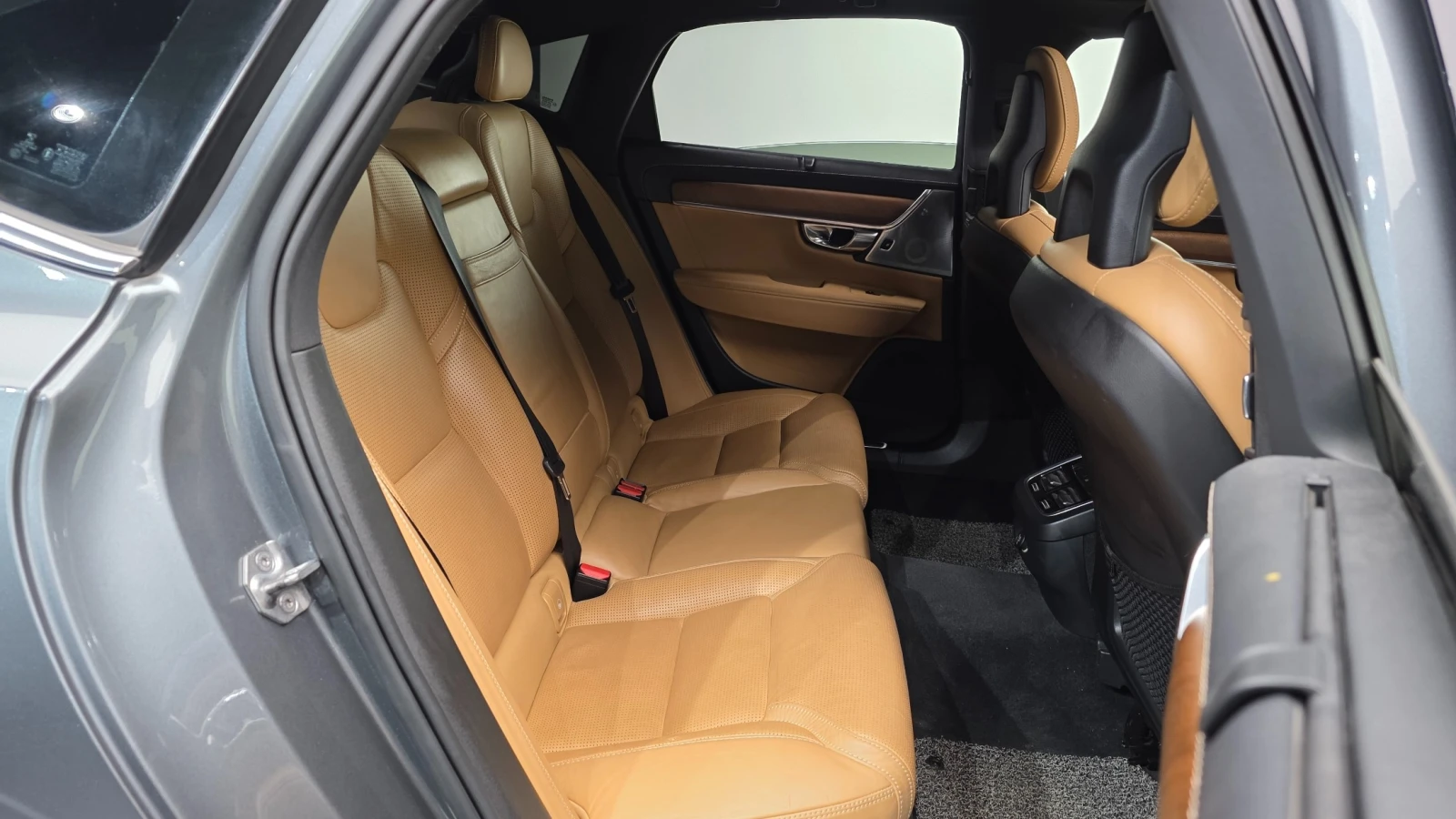 Volvo S90 D5 AWD Inscription | HUD | 360 Камера | Масаж | , снимка 11 - Автомобили и джипове - 54693446