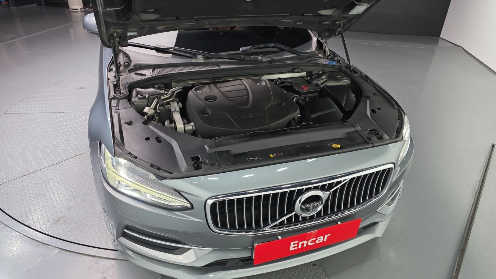 Volvo S90 D5 AWD Inscription | HUD | 360 Камера | Масаж | , снимка 7 - Автомобили и джипове - 54693446