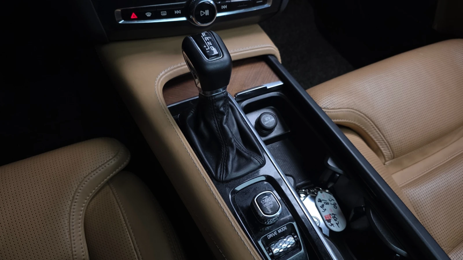Volvo S90 D5 AWD Inscription | HUD | 360 Камера | Масаж | , снимка 9 - Автомобили и джипове - 54693446