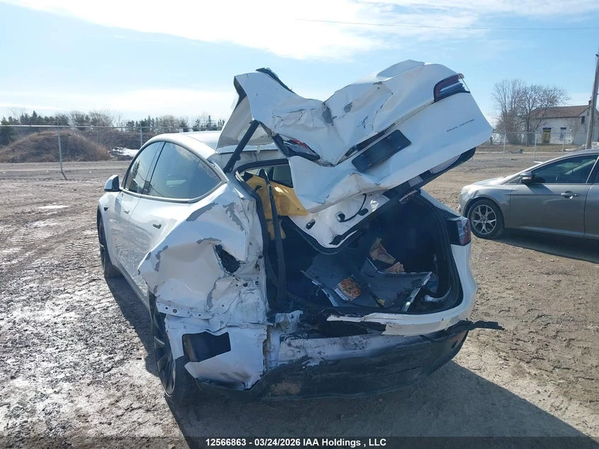 Tesla Model Y Long Range 4x4 2022, снимка 6 - Автомобили и джипове - 54721702