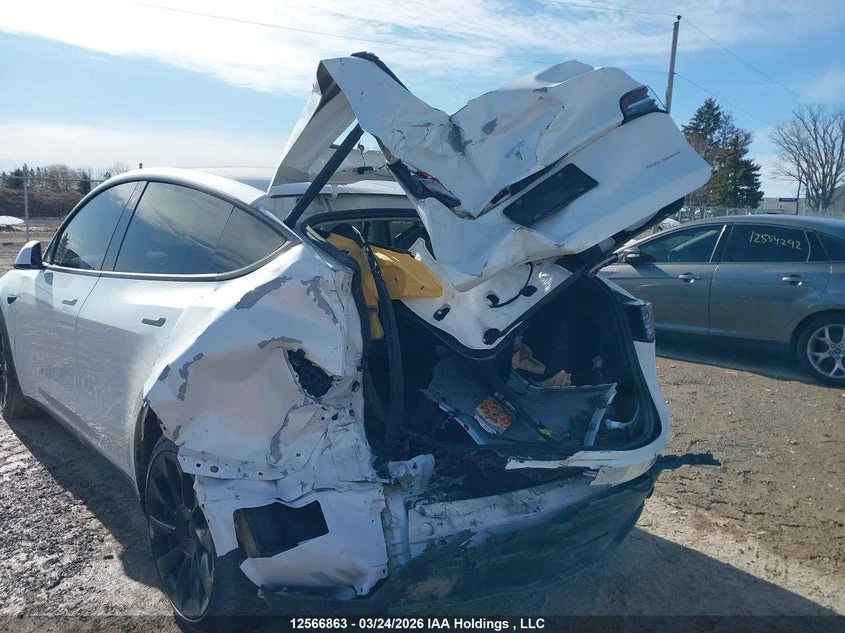 Tesla Model Y Long Range 4x4 2022, снимка 12 - Автомобили и джипове - 54721702