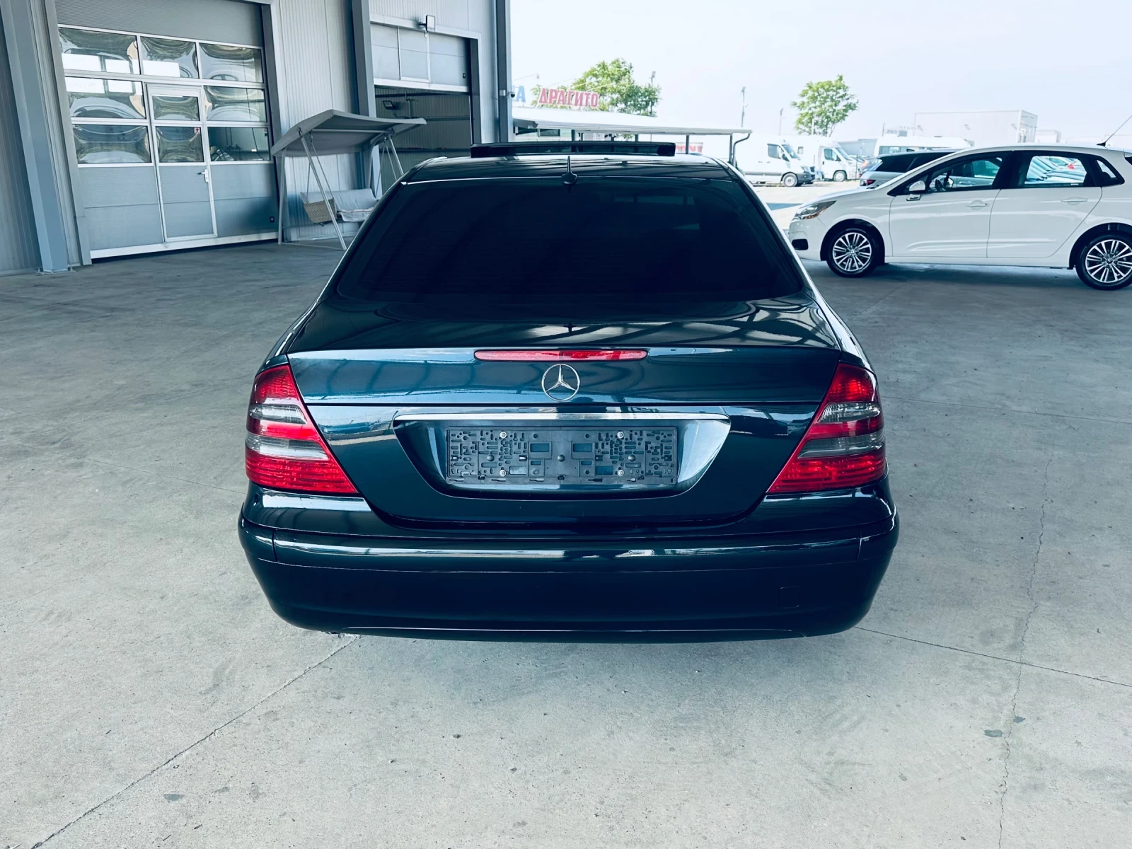 Mercedes-Benz E 220 CDI Автомат, снимка 5 - Автомобили и джипове - 54933346
